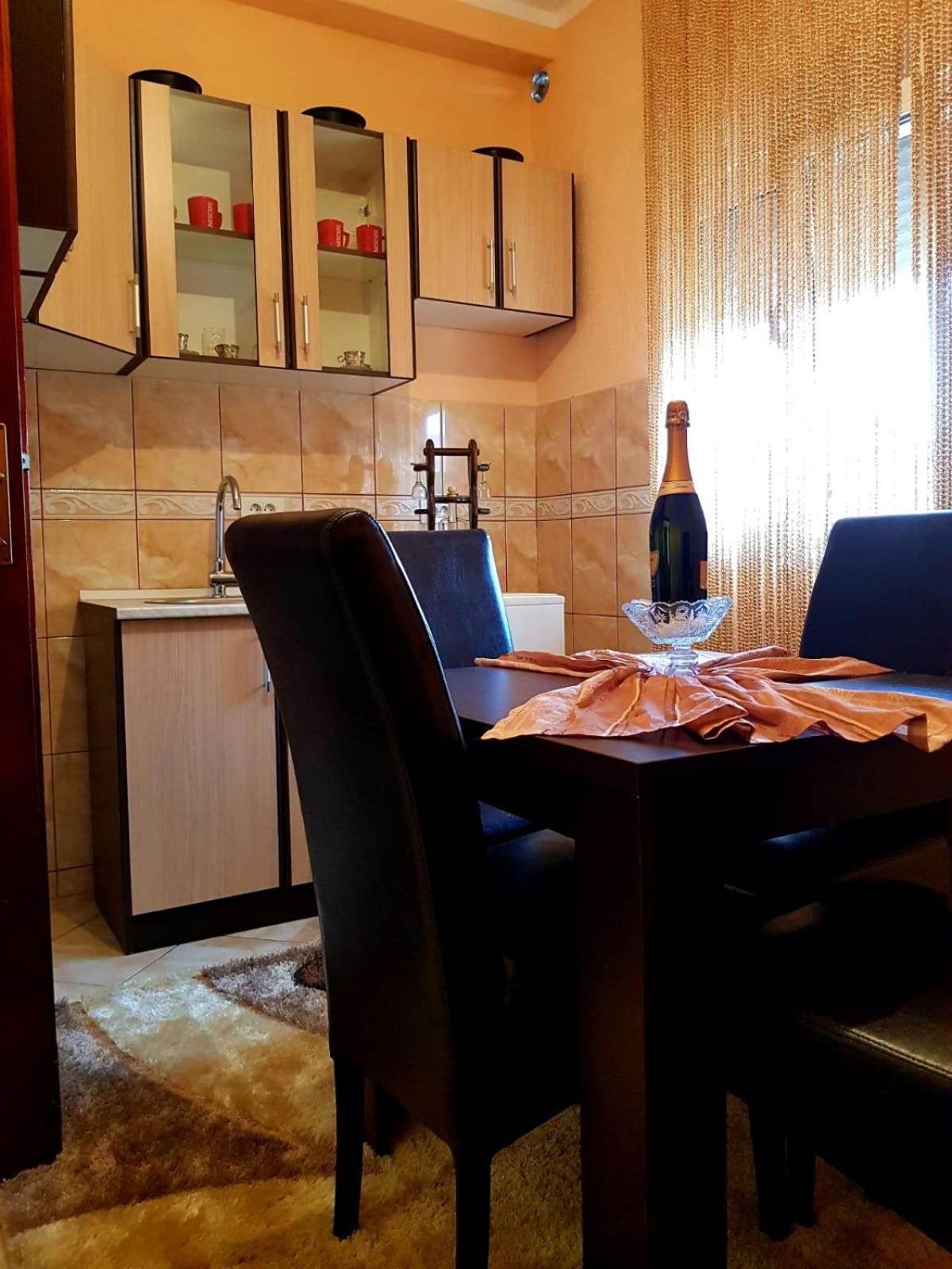 Apollon Home Apartments بار المظهر الخارجي الصورة
